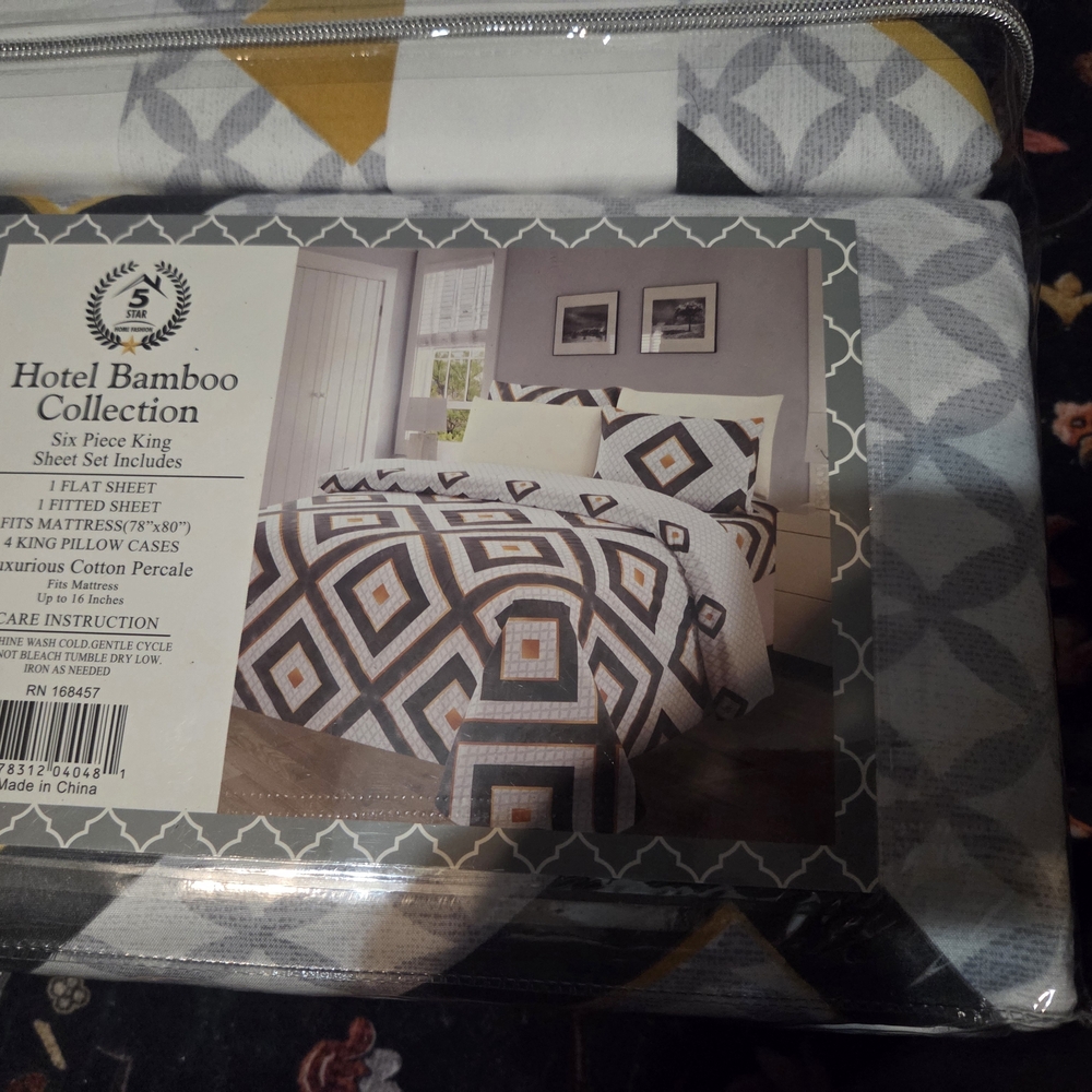 Geometric Gray and White Bedding Set